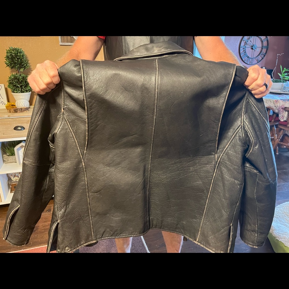 Orvis Men’s Leather Jacket
Distressed Black, Large, Quality raw find
